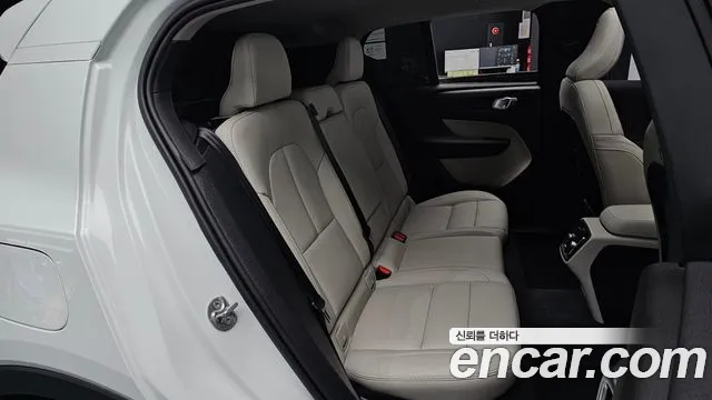 Volvo XC40 — Фото автомобиля 17