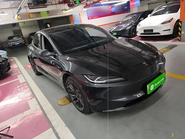 Tesla Model 3 — Фото автомобиля 3