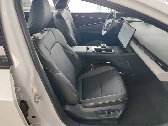 Toyota bZ5 — Фото автомобиля 24