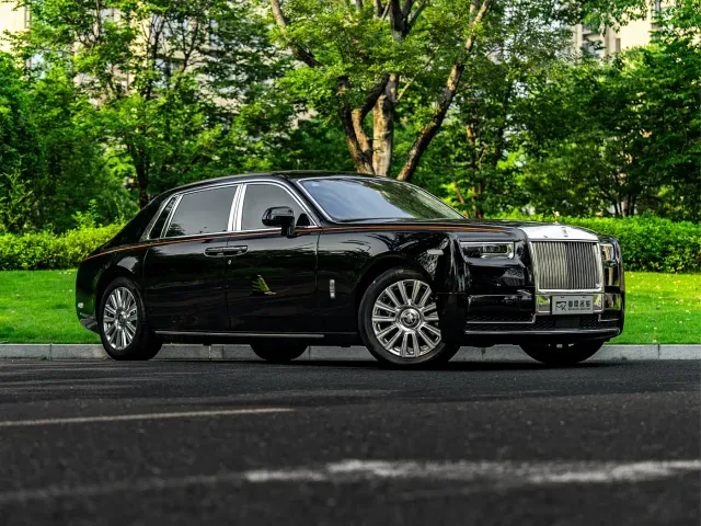 Rolls-Royce Phantom — Фото автомобиля 3