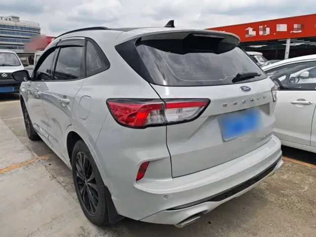 Ford Escape — Фото автомобиля 4