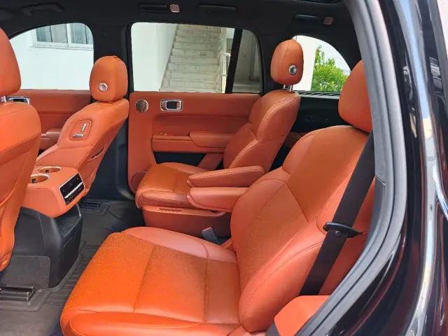 Li Auto L8 — Фото автомобиля 10