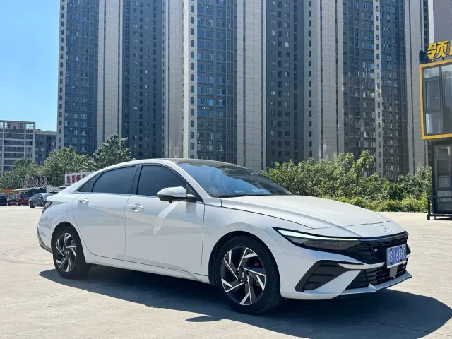 Hyundai Elantra — Фото автомобиля 3