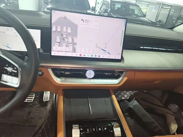 Tank Tank 500 EV 2026 Hi4-T Smart Edition — Фото автомобиля 12