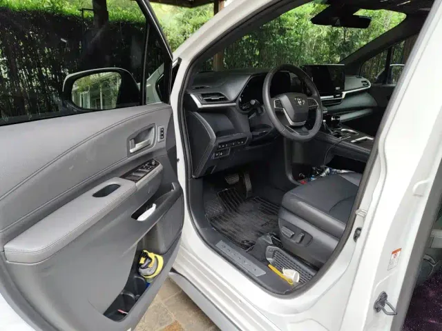 Toyota Granvia — Фото автомобиля 13