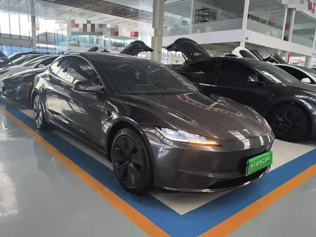 Tesla Model 3 — Фото автомобиля 3
