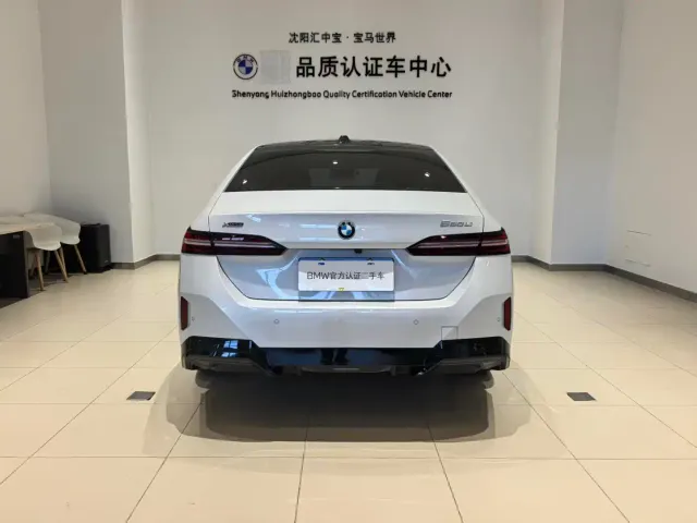 BMW 5 Series — Фото автомобиля 12
