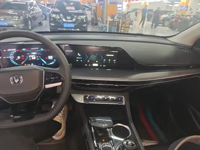 Changan Eado — Фото автомобиля 9