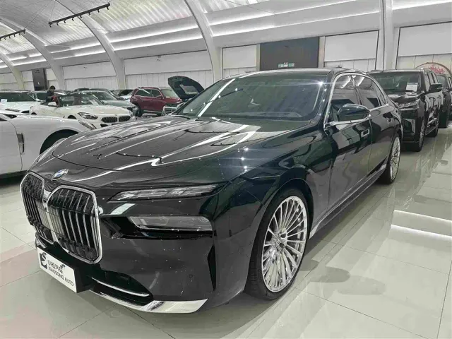 Фотография автомобиля — BMW 7 Series