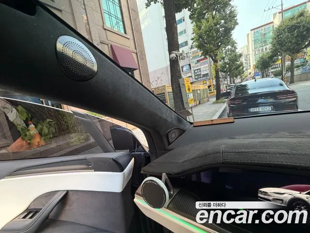 Tesla Model X — Фото автомобиля 11
