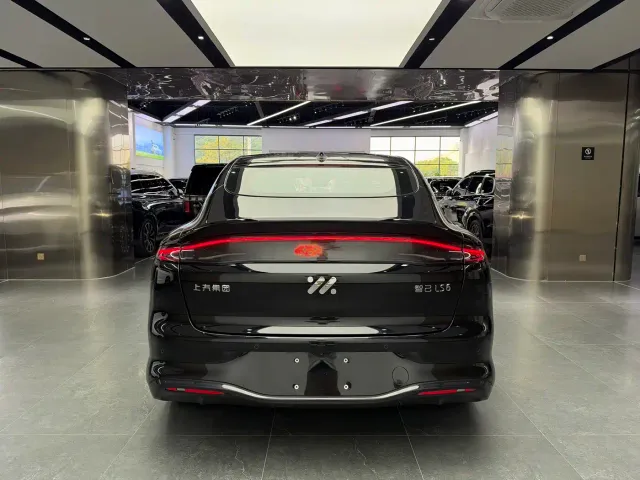 IM Motors LS6 — Фото автомобиля 15