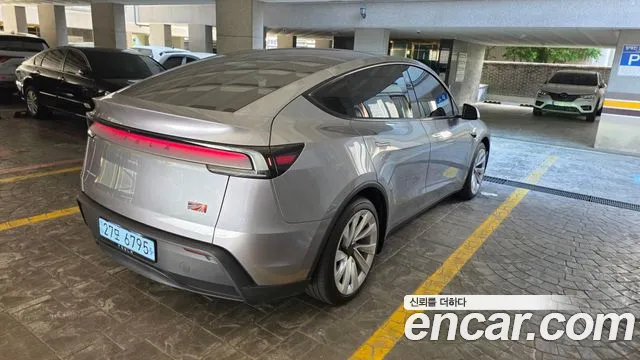 Tesla Model Y — Фото автомобиля 2