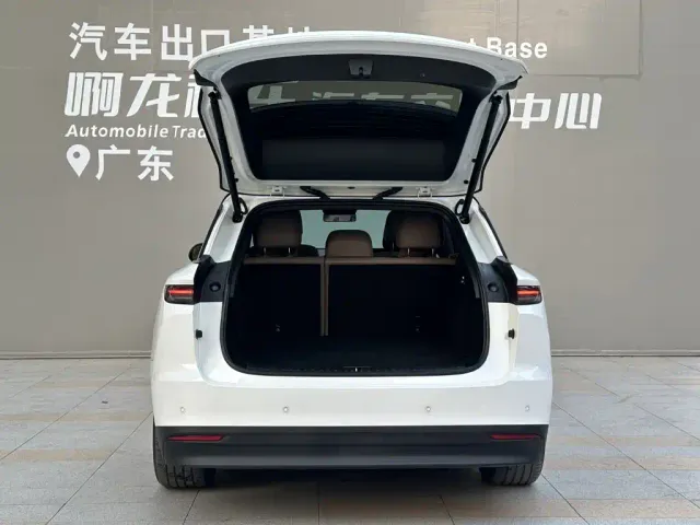 Li Auto Li Auto i6 2025 2WD Base Model — Фото автомобиля 15