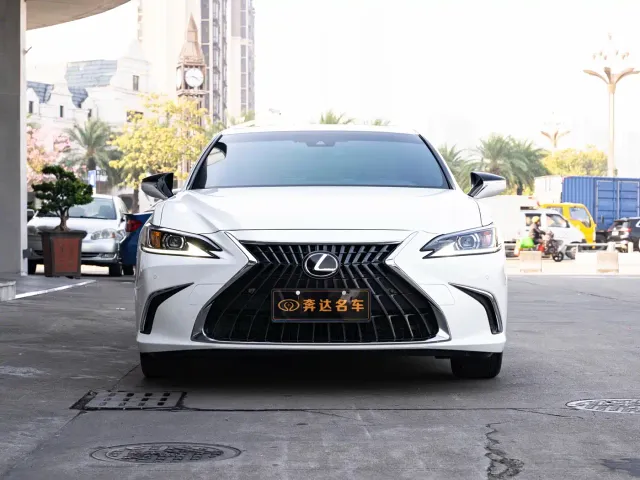 Lexus ES — Фото автомобиля 2