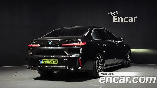 BMW 7 Series G70 — Фото автомобиля 2