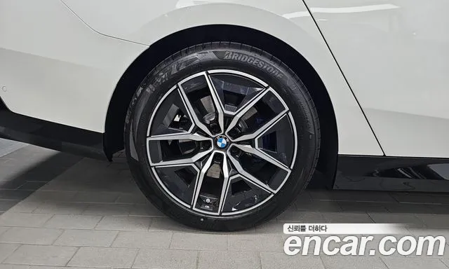 BMW 5 Series G60 — Фото автомобиля 5