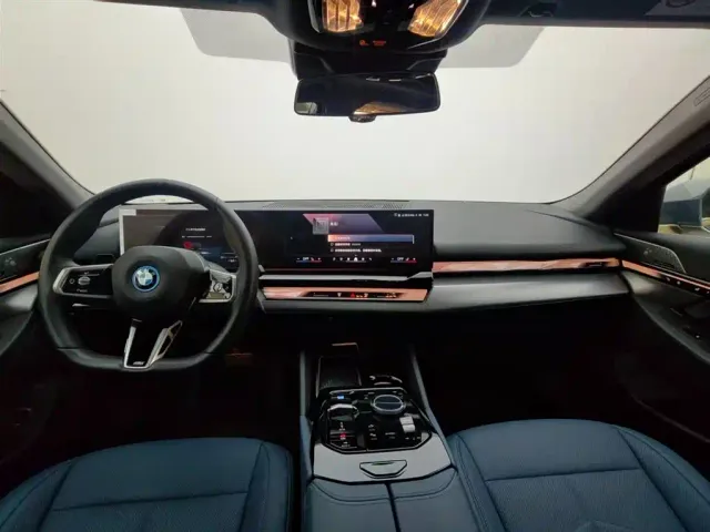 BMW i5 — Фото автомобиля 7