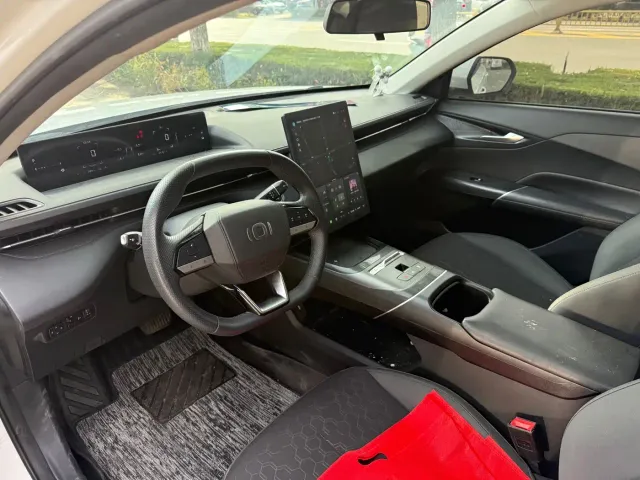 Changan Qiyuan A05 — Фото автомобиля 8