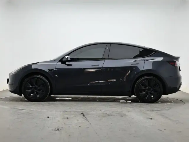 Tesla Model Y — Фото автомобиля 6