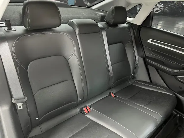 Geely Emgrand — Фото автомобиля 22