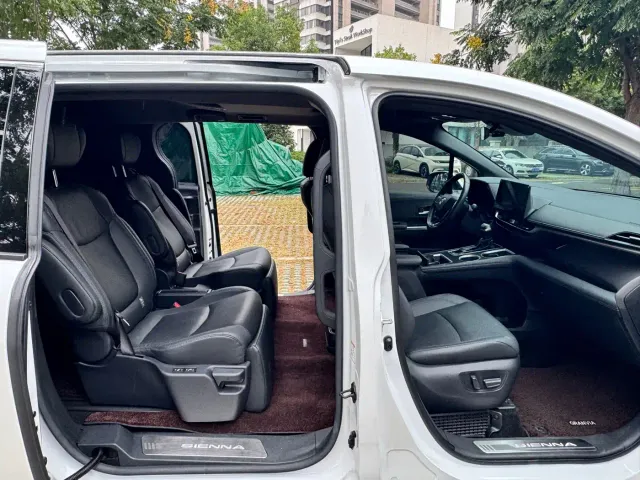 Toyota Sienna — Фото автомобиля 7