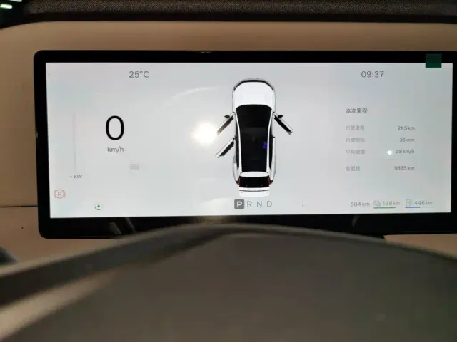 Volvo XC70 Plug-in Hybrid — Фото автомобиля 12