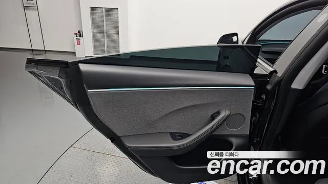 Tesla Model 3 — Фото автомобиля 14
