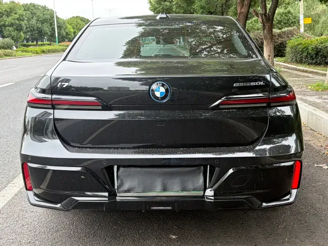 BMW i7 — Фото автомобиля 6