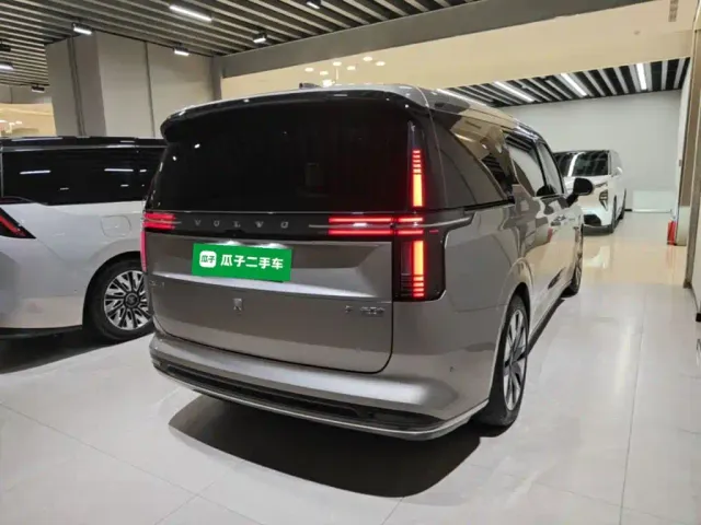 Volvo EM90 — Фото автомобиля 6