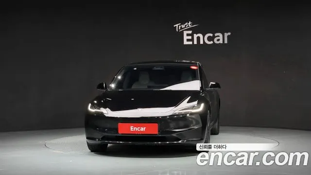 Tesla Model 3 — Фото автомобиля 2