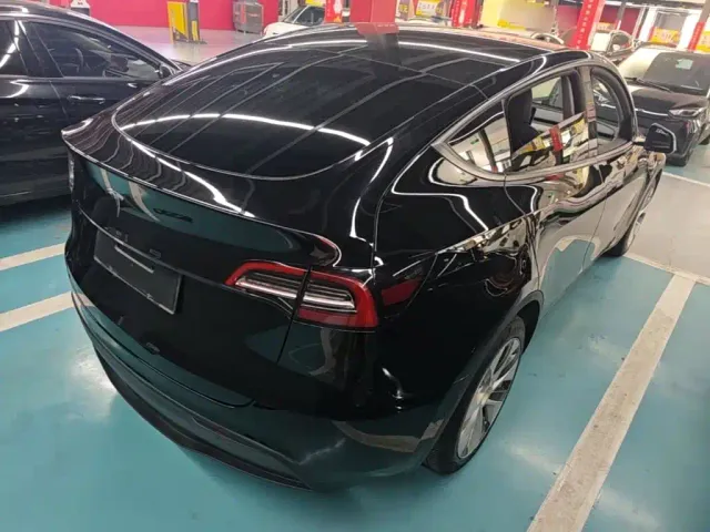 Tesla Model Y — Фото автомобиля 6