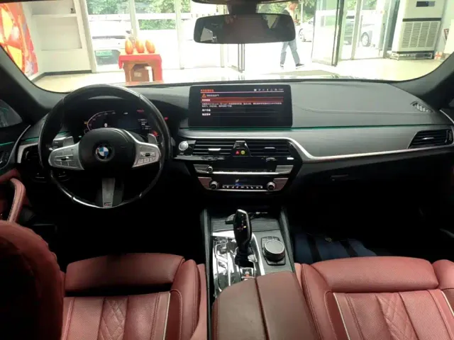BMW 5 Series — Фото автомобиля 9