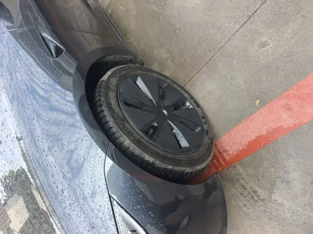 Tesla Model 3 — Фото автомобиля 22
