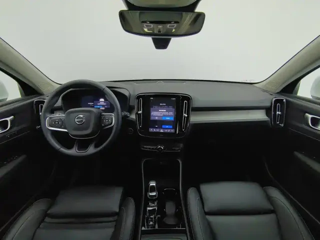 Volvo XC40 — Фото автомобиля 5