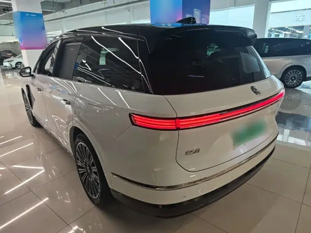 Nio ES8 — Фото автомобиля 4