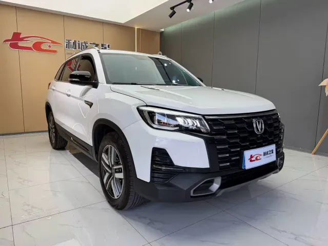 Changan CS75 — Фото автомобиля 3
