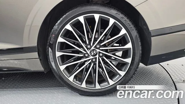 Hyundai Grandeur Grandeur (GN7) 2.5 Бензин 2WD — Фото автомобиля 21