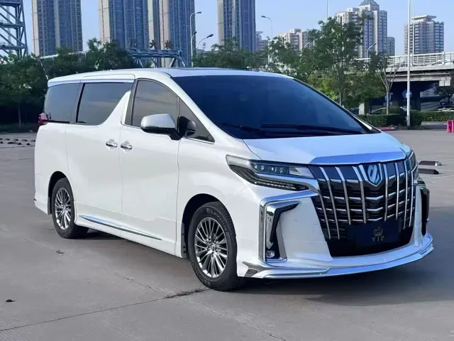 Toyota Alphard — Фото автомобиля 3