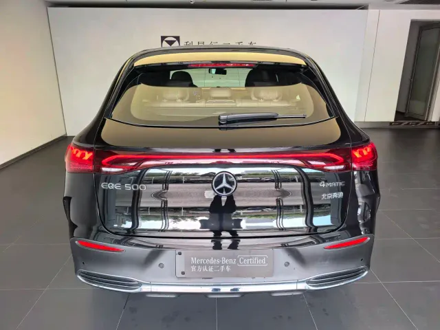 Mercedes-Benz EQE SUV — Фото автомобиля 10
