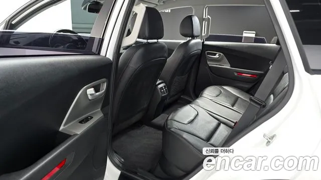 Kia Niro — Фото автомобиля 17
