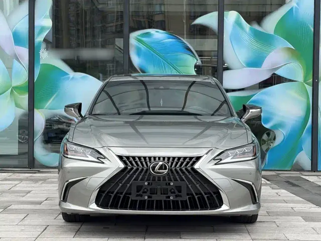 Lexus ES — Фото автомобиля 4
