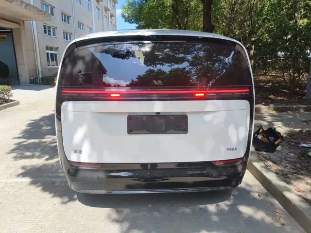 Li Auto MEGA — Фото автомобиля 5