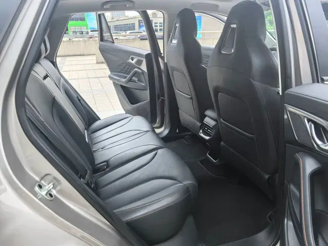 Roewe RX5 — Фото автомобиля 10