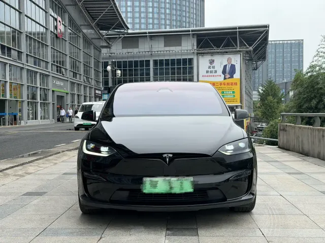 Tesla Model X — Фото автомобиля 2