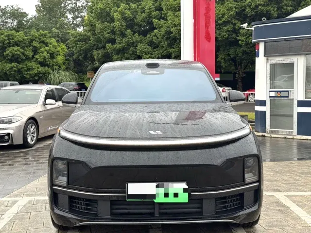 Li Auto L8 — Фото автомобиля 2