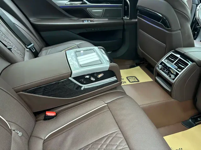 BMW 7 Series — Фото автомобиля 7