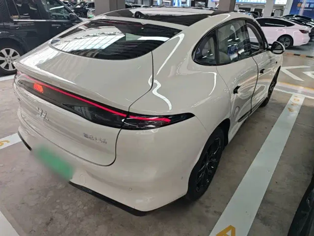 IM Motors LS6 — Фото автомобиля 6