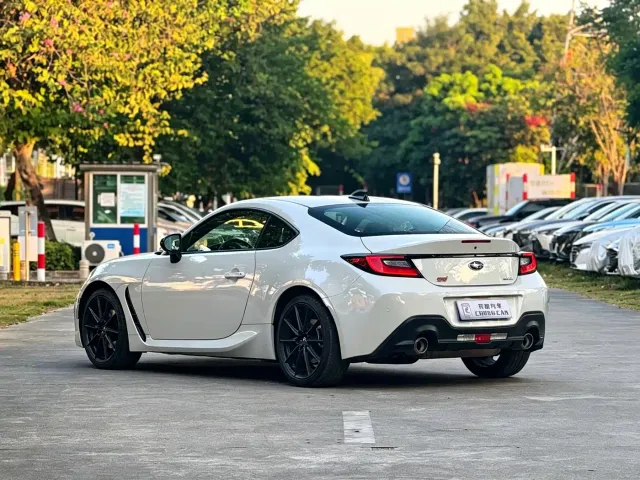 Subaru BRZ — Фото автомобиля 5