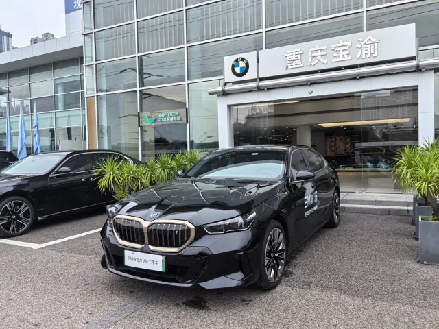 Фотография автомобиля — BMW i5
