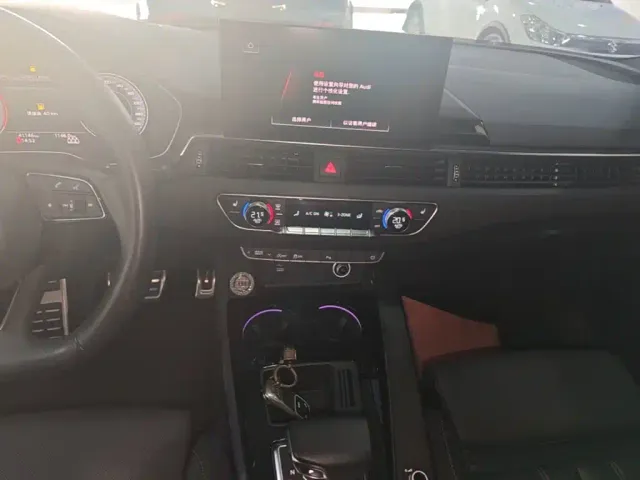 Audi A4L — Фото автомобиля 12